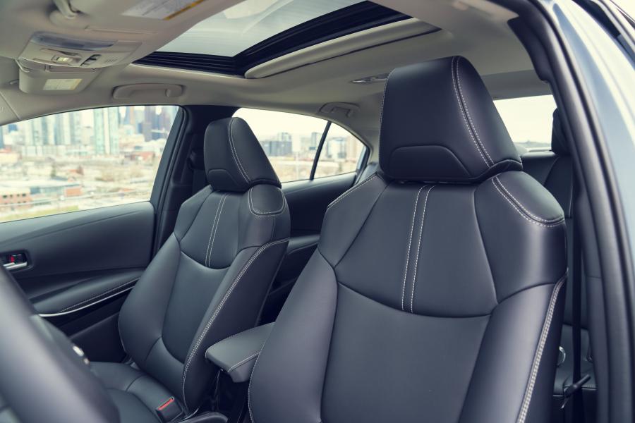 Интерьер Toyota Corolla XLE Sedan 2019 года  (NA) (фото 32 из 40)
